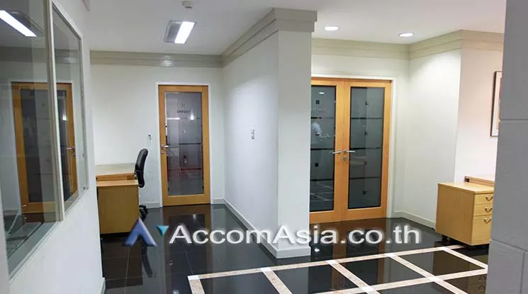  1  Office Space For Rent in Sukhumvit ,Bangkok BTS Ekkamai at Compomax Building AA18840